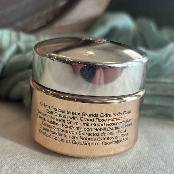 Lancôme Absolue Soft Cream • Revitalizing & Brightening Face Cream • Lancôme - Picture 2 of 4